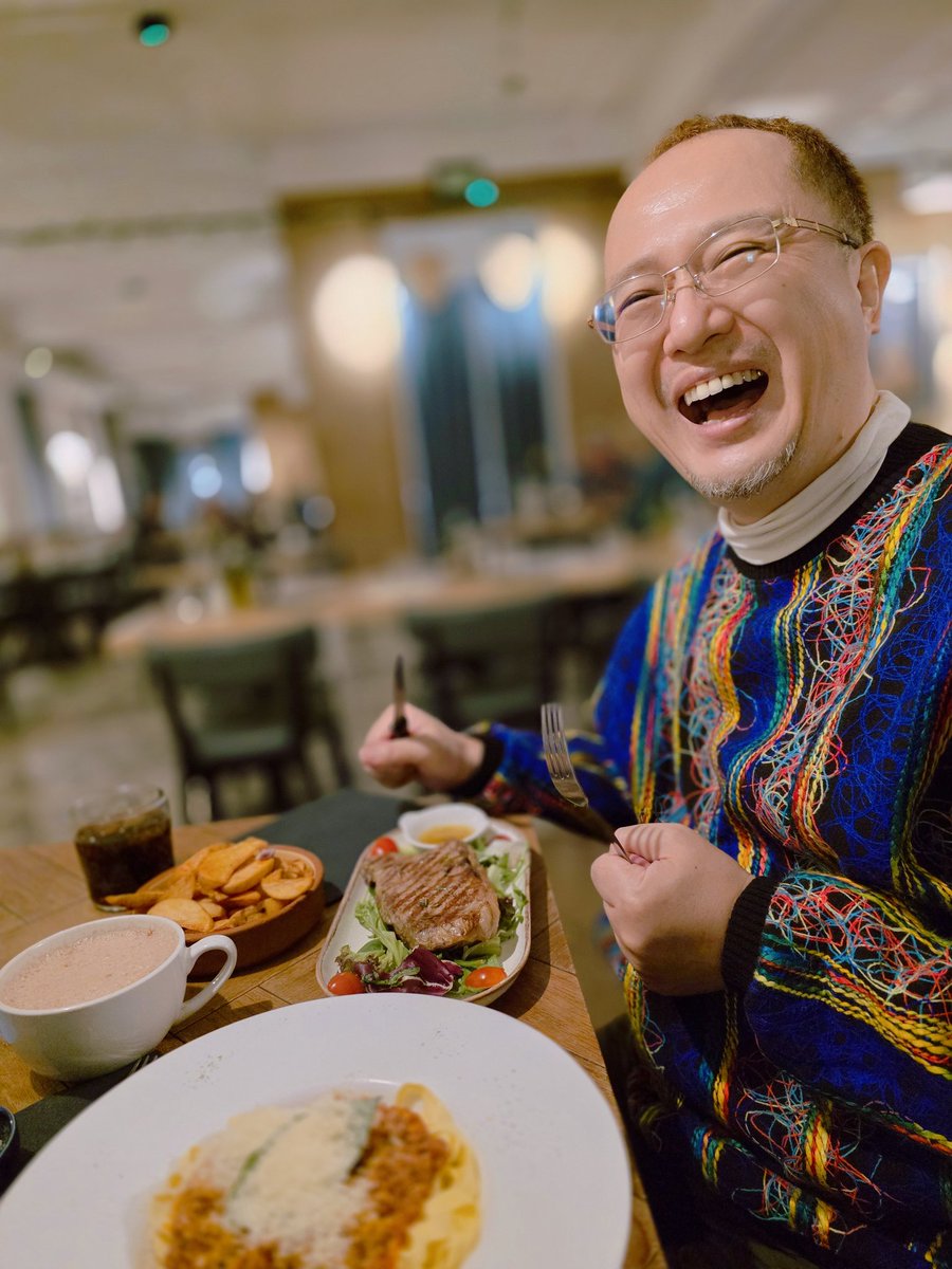 お誕生日のメッセージ、皆さんありがとうございました！

こちらはまだ11月19日です！

初めて誕生日を日本以外で過ごします🎂