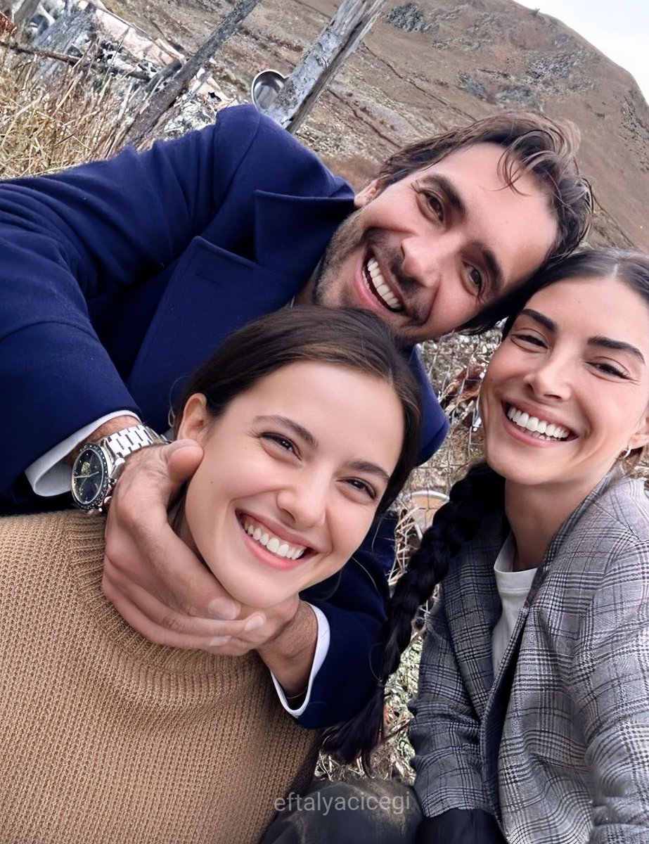 عزتي للبنت حاطينها مكان الخروف