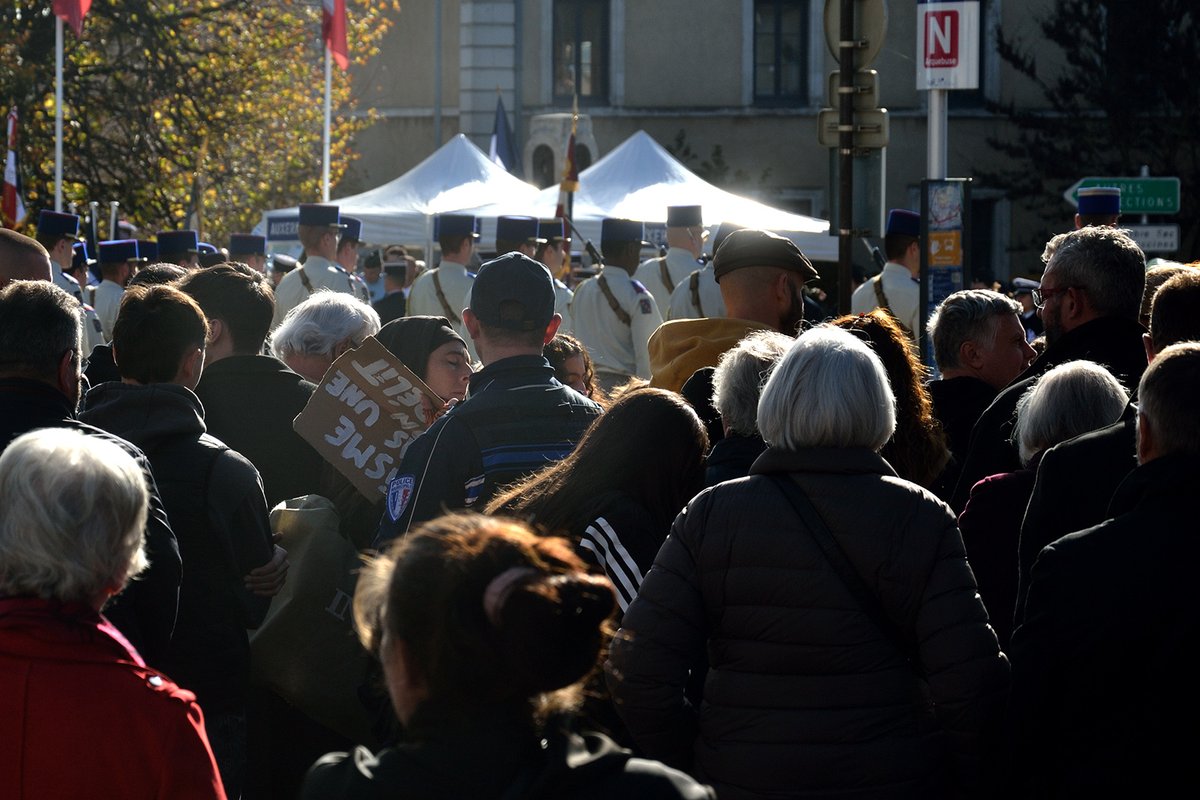📣 Soutien à la militante convoquée à #Auxerre !
🗓 21/11/2025 – 14h30
📍 Devant le commissariat
💬 « Le racisme n’est pas une opinion, c’est un délit » ✊
Actions pacifiques criminalisées ❌
Liberté d’expression et droit de manifester menacés 🕊️