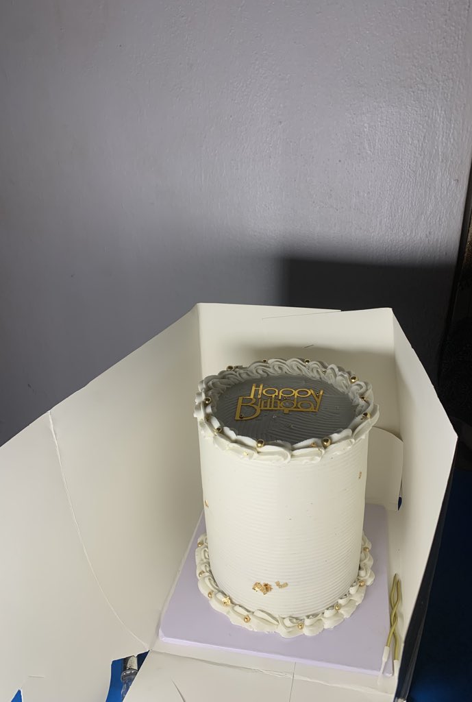 honeymixcakes's tweet image. Today’s masterpiece: white with a touch of gold ✨
Delivered to the Special Fraud Unit, Ikoyi Lagos.

Your trust in my work is deeply appreciated 🤭
Size: 7 inches,4 layers
2 flavors
Price: ₦45,000