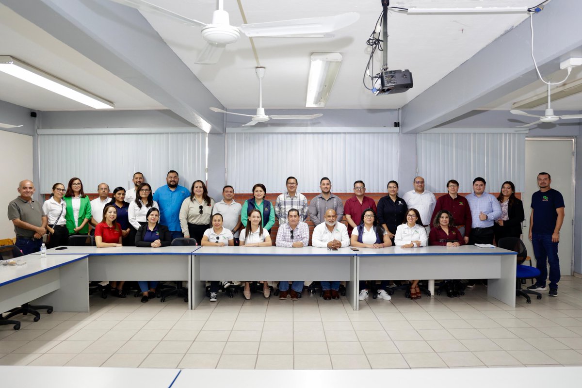 GobBCS's tweet image. 👩‍🏫💬 #Infórmate l Con el propósito de fortalecer la cultura de paz en la comunidad educativa, el CECyTEBCS llevó a cabo la Jornada de Actualización sobre Protocolos y Lineamientos para la Prevención de la Violencia Escolar.

Durante el encuentro se desarrollaron actividades…