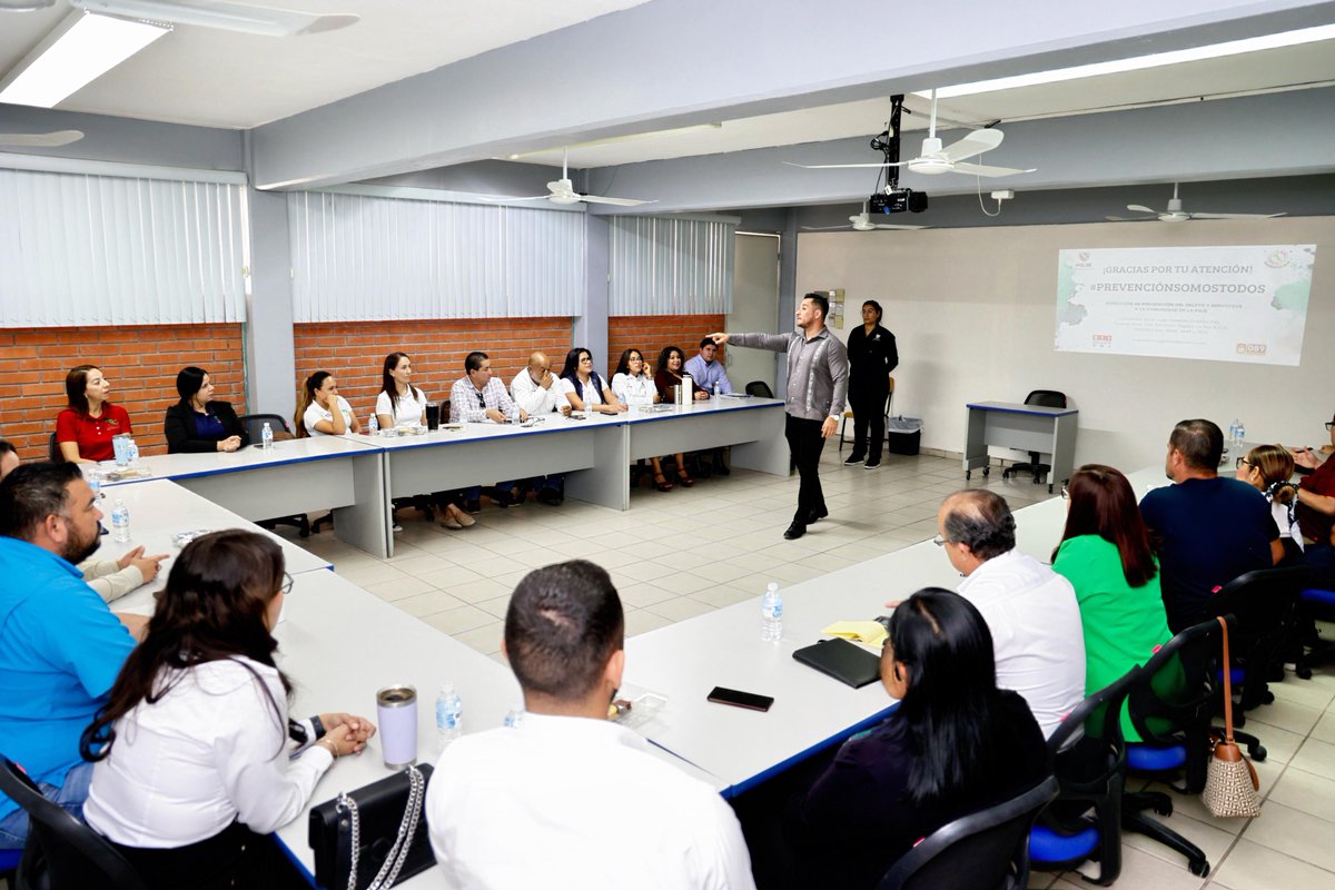 GobBCS's tweet image. 👩‍🏫💬 #Infórmate l Con el propósito de fortalecer la cultura de paz en la comunidad educativa, el CECyTEBCS llevó a cabo la Jornada de Actualización sobre Protocolos y Lineamientos para la Prevención de la Violencia Escolar.

Durante el encuentro se desarrollaron actividades…