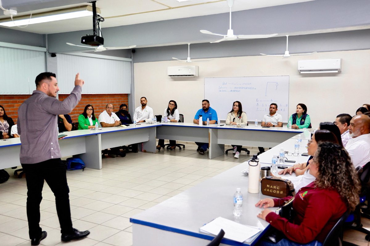 GobBCS's tweet image. 👩‍🏫💬 #Infórmate l Con el propósito de fortalecer la cultura de paz en la comunidad educativa, el CECyTEBCS llevó a cabo la Jornada de Actualización sobre Protocolos y Lineamientos para la Prevención de la Violencia Escolar.

Durante el encuentro se desarrollaron actividades…