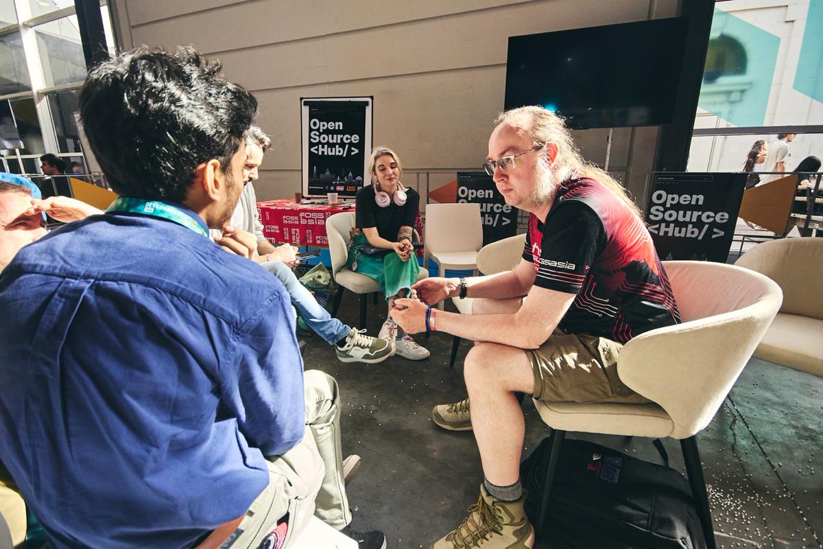 EFDevcon's tweet image. The Open Source Community Hub

Join a week of talks and demos focused on sustainable open source:
&amp;gt; Practical privacy and security
&amp;gt; Clear licensing
&amp;gt; Builder tooling
&amp;amp; Real-world playbooks