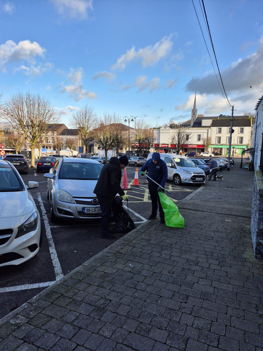 Many thanks to our dedicated group of litter pickers, who were out in force today working in conjunction with Mitchelstown Tidy Towns. #GreenSchools #Community #Sustainability