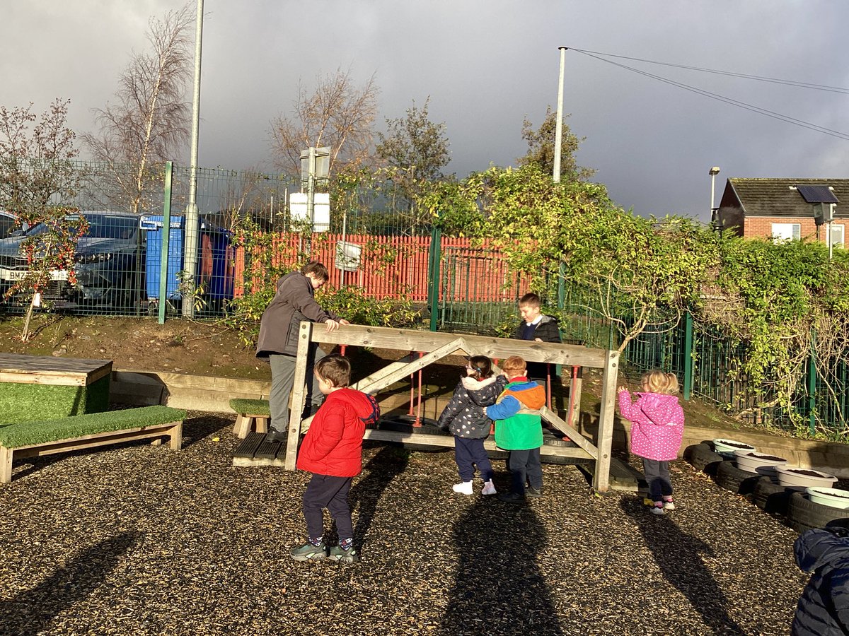 HolyChildPSBel's tweet image. P7A love to help at Holy Child Nursery (on the hill). ♥️ 

#SharingCaringLearning #nurserypartnership #communityspirit @Education_NI @Ed_Authority