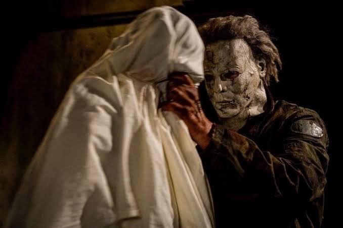 Publicity still of Michael attacking Bob in Halloween (2007)