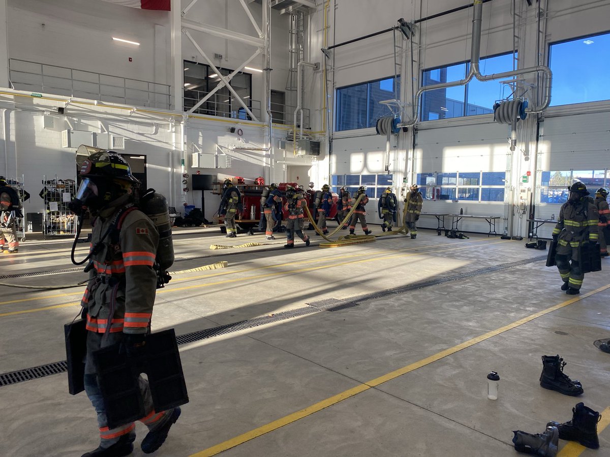 BPFFA1068's tweet photo. Recruit Class 25-01 is close to finishing up there program. They did their last air consumption drill today. #workinghard #breathitdown #bfes #recruits https://t.co/n73HxMHWLL