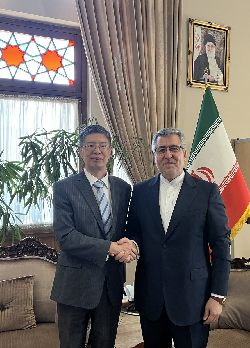 Today, I received and had an amiable constructive meeting with the distinguished Ambassador of China for 2nd time. We discussed bilateral and protocol-related issues in a looking forward approach &amp; emphasized on broadening working relationship between Protocol dept.&amp; the Embassy.