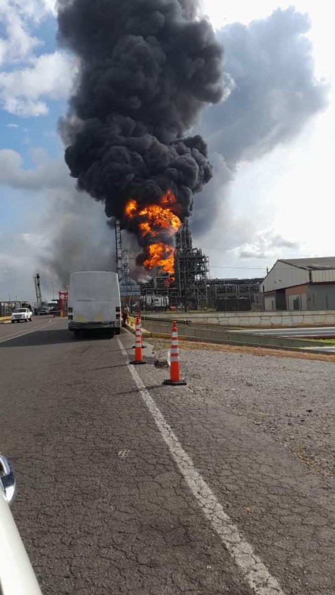informanteve_'s tweet image. #19Nov #Ultimahora Explosión en la planta Petrocedeño, ubicada en el criogénico José Antonio Anzoátegui, estado Anzoátegui.
