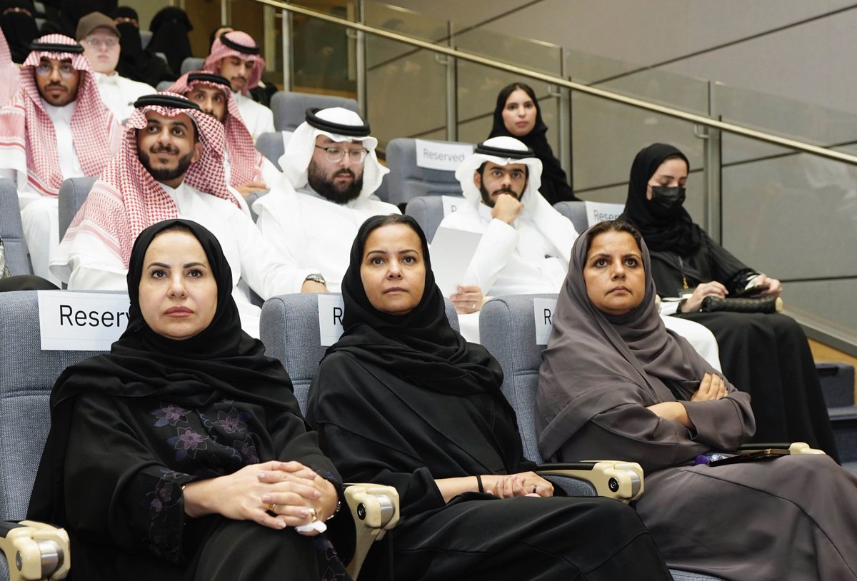 TechShopKSA's tweet image. تغطية اليوم الختامي :

#هاكثون_المسؤولية_والابتكار 

✔️بتنظيم #جامعة_الفيصل بالرياض 

✔️بتعاون #تك_شوب السعودية 

✔️بمجال #ميتافيرس #Metaverse 

🗓️ 19 نوفمبر 2025 

🔹بحضور وكيل الوزارة لتنمية المجتمع بوزارة الموارد البشرية والتنمية الاجتماعية :
سعادة الأستاذ/ أحمد بن صالح الماجد…