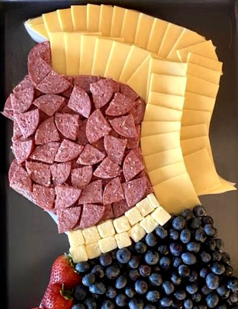 "Please don't bring up politics, let's have a nice holiday get-together"
Me: Ok, I'll bring charcuterie 😁