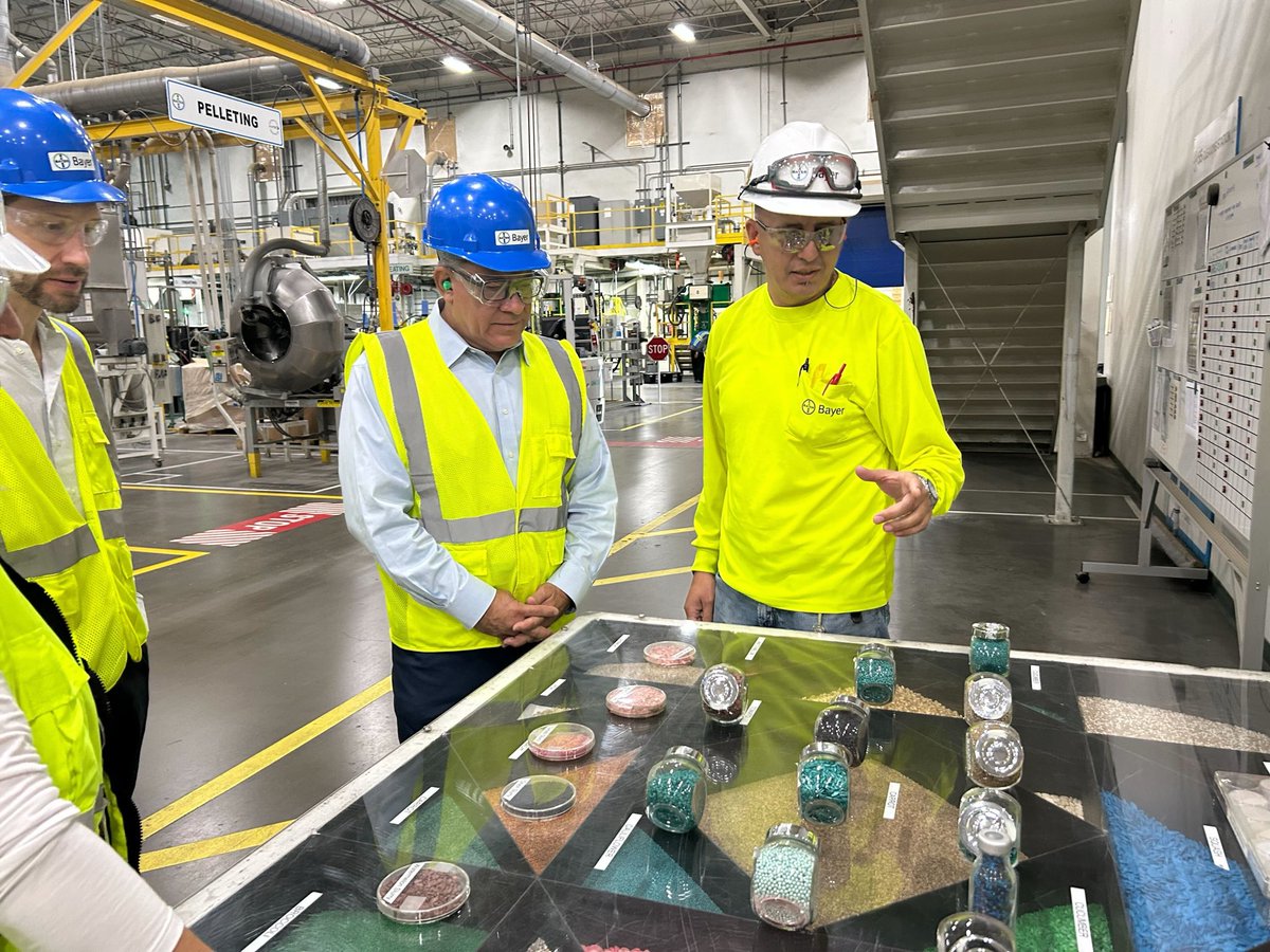 RepCarbajal's tweet image. At a visit to the Bayer facility in Oxnard, I got to see firsthand how vegetable seeds are processed, packaged, and shipped across the country and around the world. California&apos;s agricultural industry plays a critical role in the global economy, and we need trade policies that…