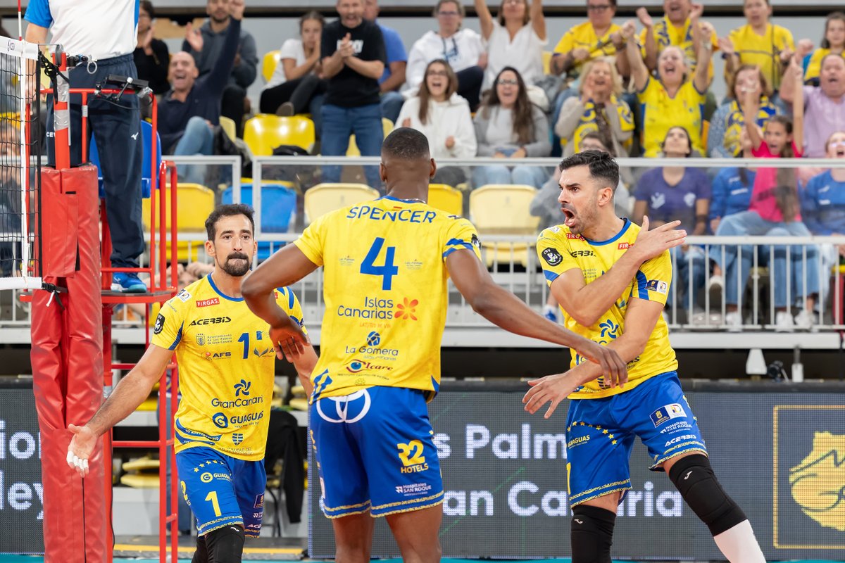 La mitad de los deberes están hechos.

El Guaguas gana por tres a cero al Levski Sofía.
(25-17 / 25-23 y 25 a 18 en el tercero).

El miércoles 26 de noviembre toca jugar en el Hall Spor de la capital de Bulgaria.

¡La fuerza del equipo, la energía de todos!