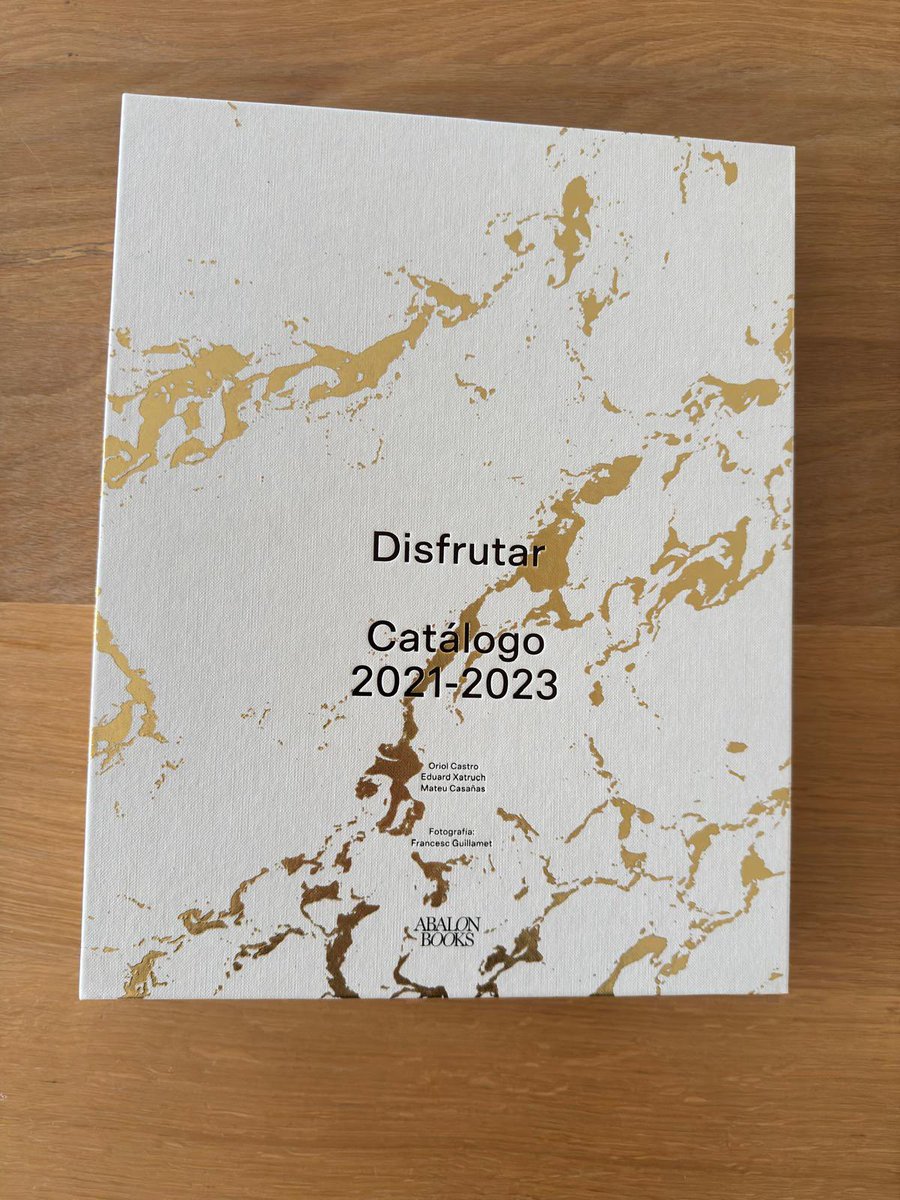 Impressionant el tercer volum de l’obra de <a href="/DisfrutarBCN/">Disfrutar Barcelona</a> d’<a href="/oriolcastro/">Oriol Castro</a> <a href="/eduardxatruch/">Eduard Xatruch Cerro</a> i Mateu Casañas, amb 98 noves creacions del Catàleg 2021-23, (publicat per Abalon). Enhorabona!