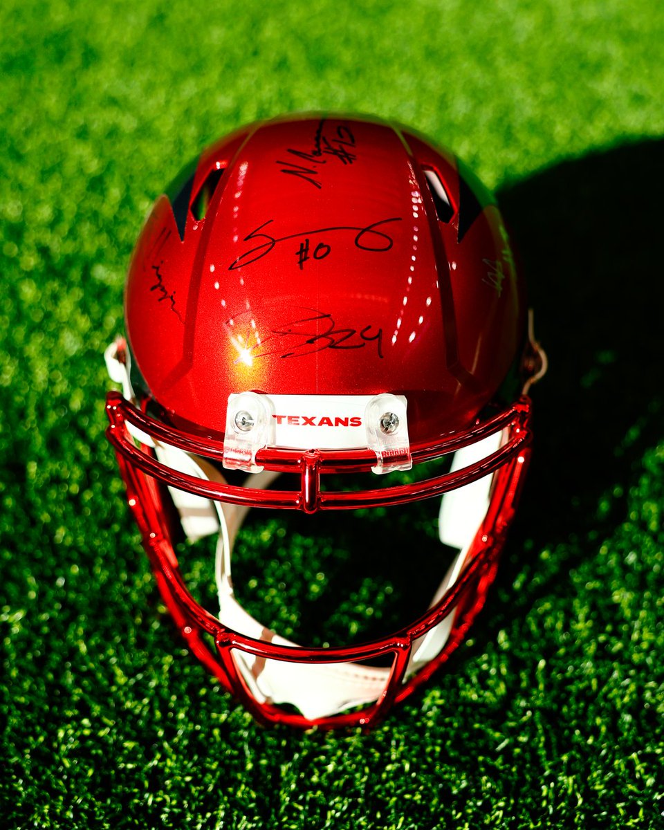 HoustonTexans's tweet photo. Like this post, and this signed helmet might be yours 👀 🔴 https://t.co/fYR9KJqDWj