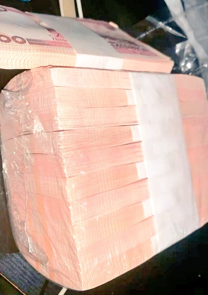 Jowiezazaa's tweet image. drop your acc details 

retweet and must be following

good luck