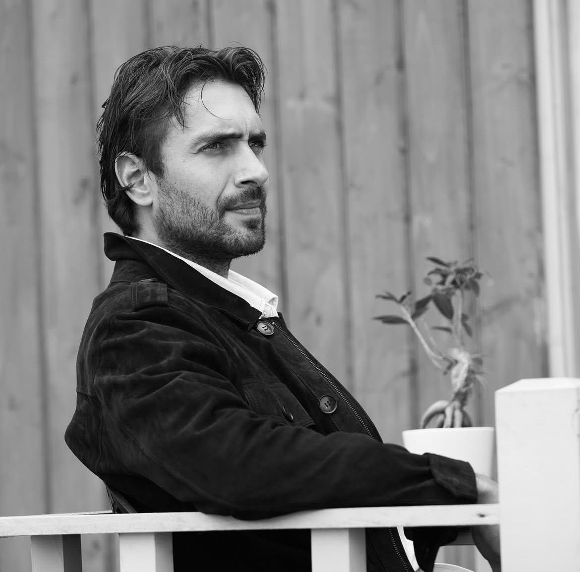 طاهر يعطي فايب واحد حليل ماخوذ حقه
عادل هيبه قوي هو اللي ماخذ حلال طاهر