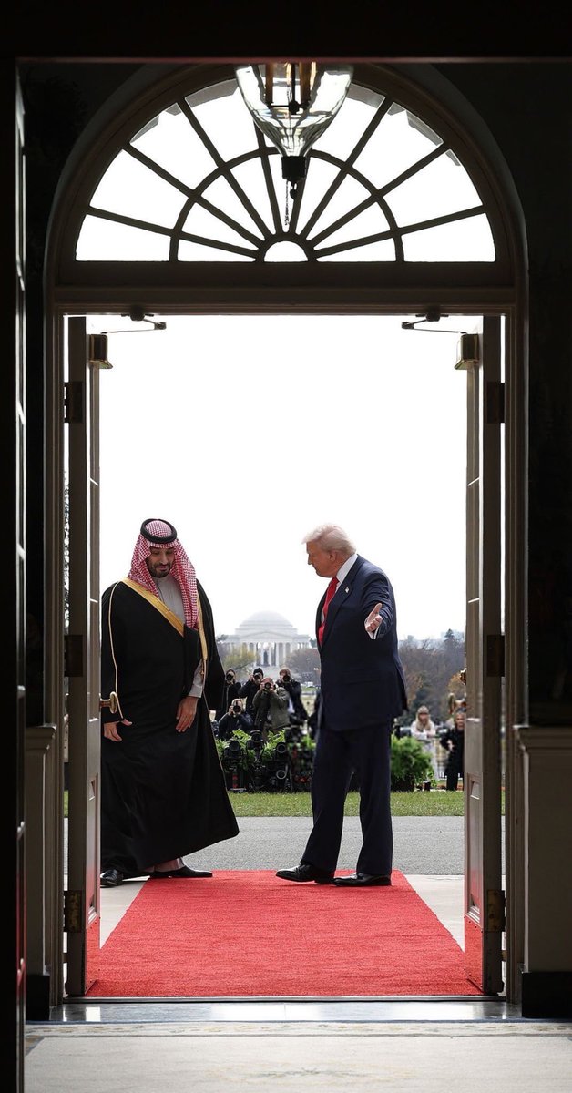 7b_30's tweet photo. الشعبّ كله معك يبغي يبوج الطريق
 وقيادتك حققت .. الآحلام للي حلم 

لازال للسيف الأجرب فـي يمينك .. بريق 
غصب على المغرض الي يحسب انه انثلم 

يعني من الظلم .. لو اشبهكَ في طويق 
وانت الجبل تقدر تزيحه ب شخطة قلم

صالح النشيرا :

#لهم_العالم_ولنا_بن_سلمان https://t.co/gdtIdZgVmt