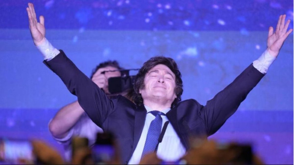 Hace dos años los argentinos comenzábamos a transitar la senda de la LIBERTAD con el triunfo de nuestro Presidente JAVIER MILEI.
Sigamos por ese rumbo.