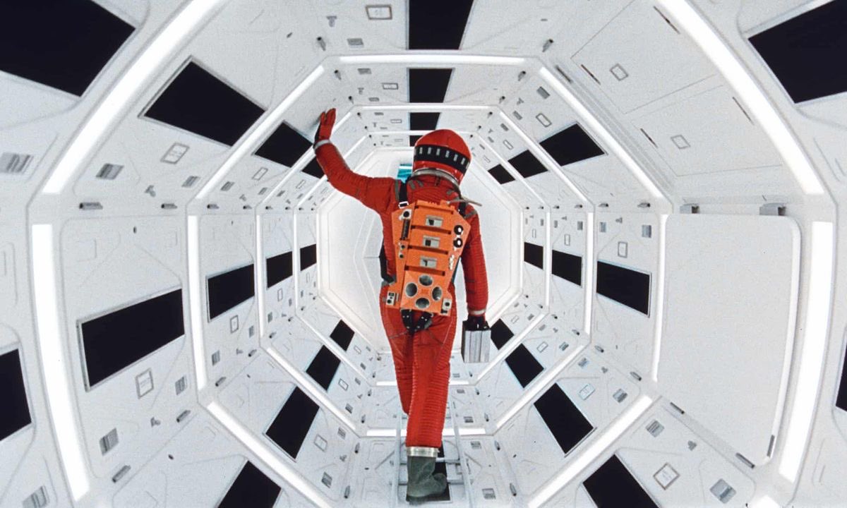luusssso's tweet photo. Stanley Kubrick’s iconic reds in 2001: A Space Odyssey (1968) https://t.co/jo03rBECYI