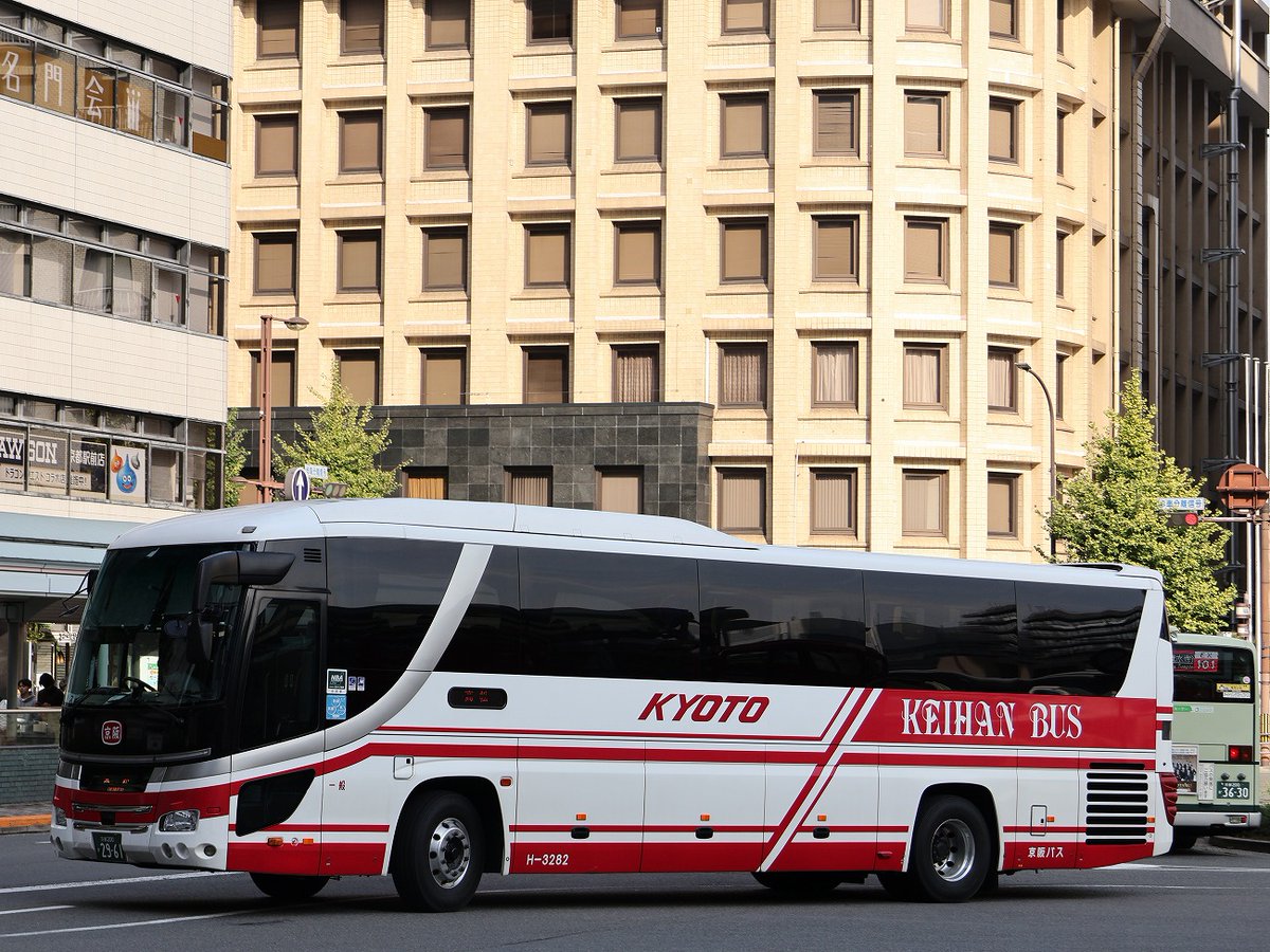 京阪バスのセレガHD(京都200か2961) 高速バス塗装で活躍してるセレガ