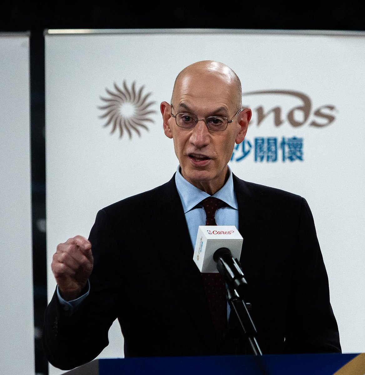 TheDunkCentral's tweet image. The NBA is trying to find ways to reduce injuries, per @ShamsCharania 

“The league is launching a league-wide biomechanics assessment program. More than 500 players have already gone through a level of testing. There are four rounds of biomechanics testing that still need to be…