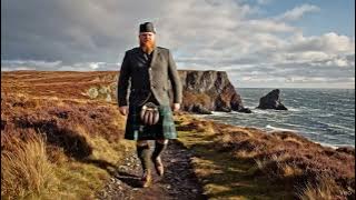 tourscotland's tweet photo. Tour #Scotland very short 4K #Autumn travel video Blog clip of a Scotsman wearing a kilt and Sporran and walking by the coast and stack of #Muckle #Roe on #ancestry, #genealogy, #history visit and trip to the #Shetland #Islands https://t.co/Z5F2sWYoN4 https://t.co/gMUAvejxZ7
