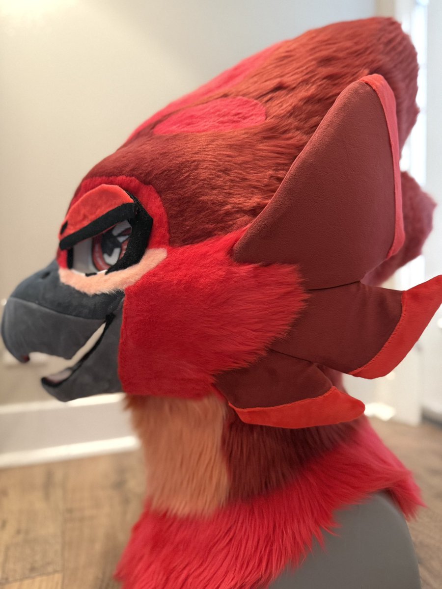 I absolutely adore this hawk suit I’ve made! I’ll be sure to post some official pics of the mini partial on my fursuit making page <a href="/_SFcostumes/">Starfall Costumes</a> soon👀👀

🌌 #fursuit #fursuitmaking #furry #birdfurry 🌌