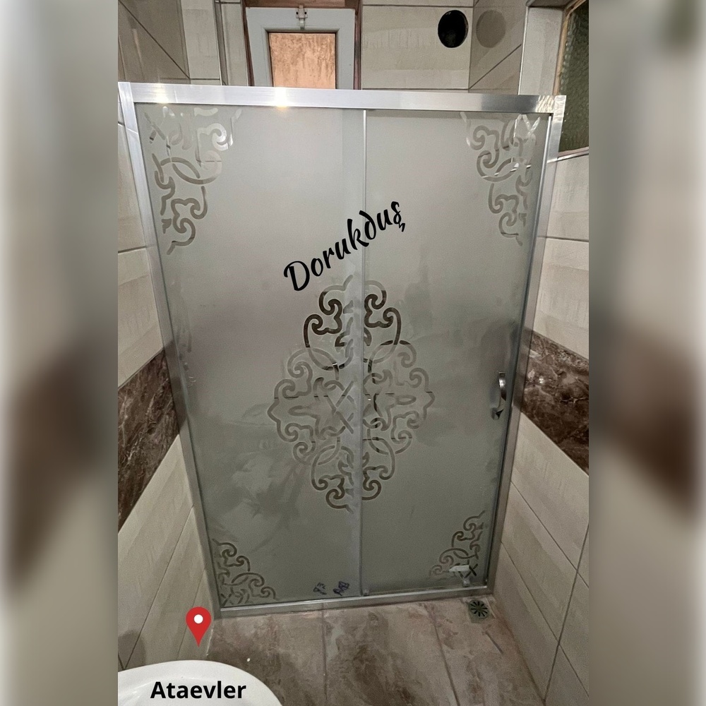 dorukdus's tweet image. Osmanlı kumlama deseniyle banyoları bir sanat galerisine çeviren iki duvar arası duşakabin modeli, işlevselliği ile de kullanıcıların hayatını kolaylaştırır. 

#dorukduş #dorukdus #bursa #dusakabin #bursadaduşakabin #pleksi #pivotkapı #tekne #Kumlamakabin #kumlamadesen