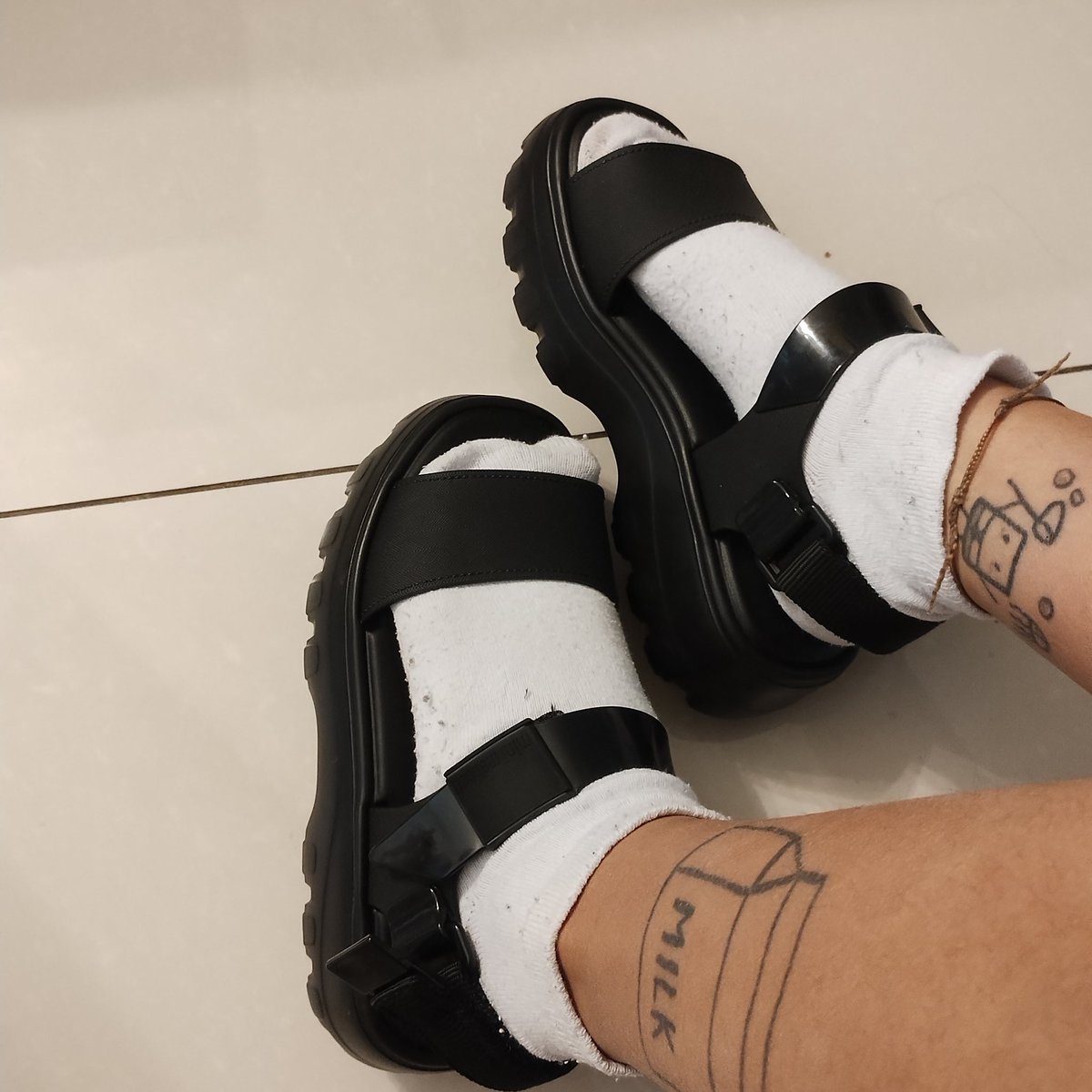 anacoelhvo's tweet image. GALERA ATENÇÃO, COMPREI UMA MELISSA

meu sonho foi realizado