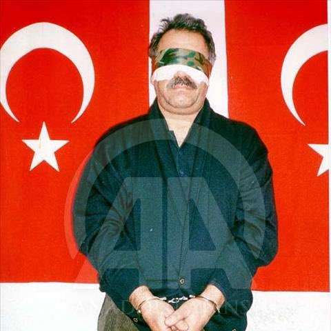 militerenstitu's tweet image. Müstafi Tümamiral Cihat Yaycı:

“On binlerce Filistinlinin ölümünün sorumlusu Netanyahu&apos;ya &apos;katil&apos; deyip de, on binlerce Türk&apos;ün ölümünden sorumlu Öcalan&apos;a &apos;katil&apos; diyemeyenleri kınıyorum.

Bir Türk&apos;ün bir Filistinli kadar kıymeti yok mu?”