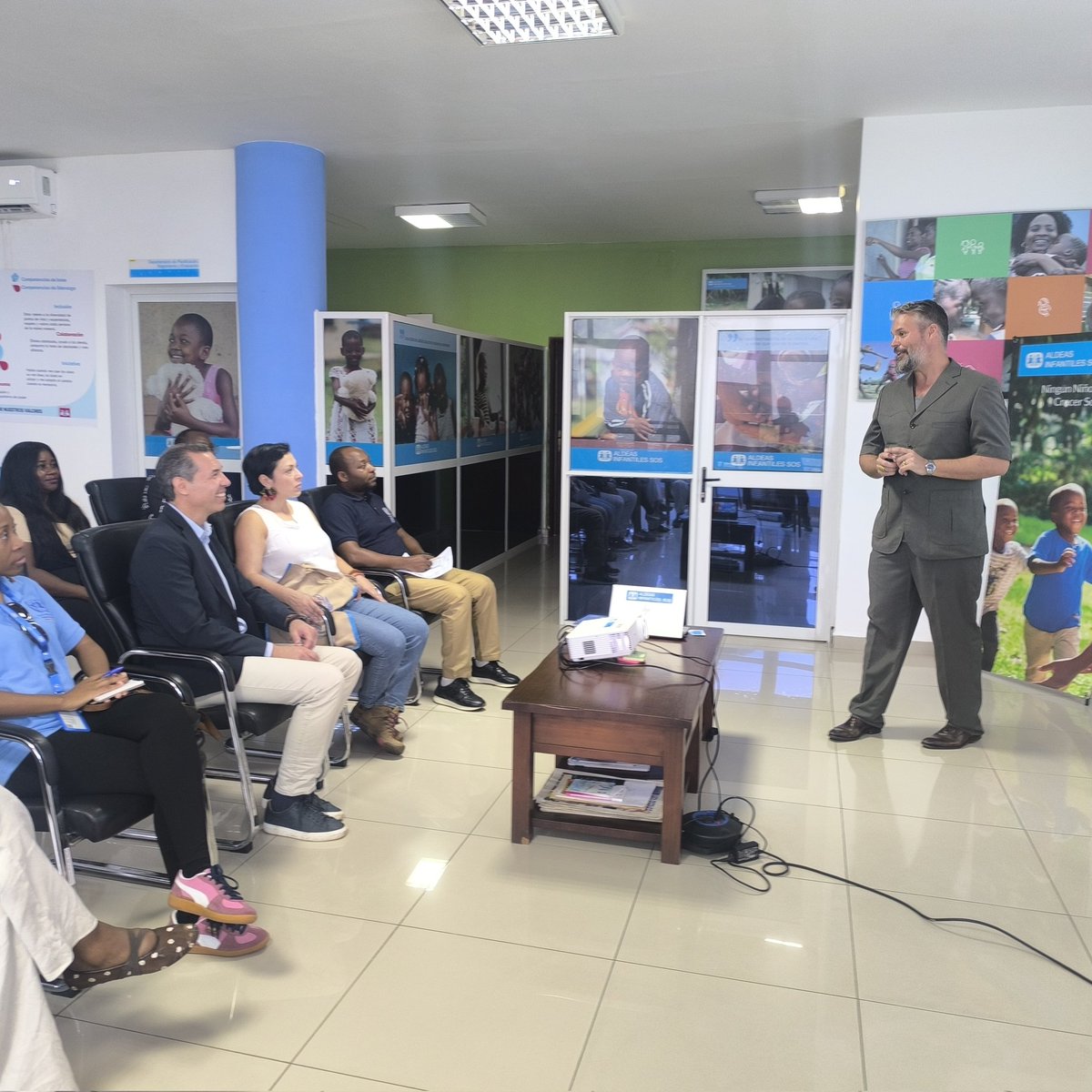 En Bata, @AntonioAranibar y su equipo visitaron SOS Aldeas Infantiles para explorar sinergias con agencias de @ONUGuineaEcuatorial en educacion, salud y protección infantil.Agradecemos a Jose Galey y su gran equipo por un trabajo que inspira e impacta" #Infancia #ODS