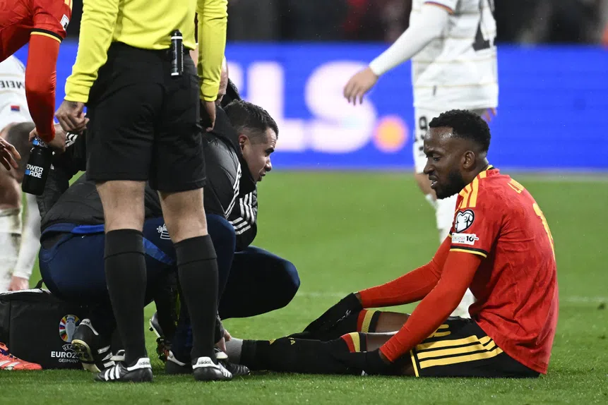 PP_OGDL's tweet photo. 🤕🦅 #DepartamentoMédico #Lesões #Lukébakio
«O atleta será submetido a intervenção cirúrgica e iniciará o processo de recuperação.»
- ℹ️ @SLBenfica
Votos de rápidas melhoras @DLukebakio. Estamos todos contigo! Voltarás mais forte! 🙏🫂 https://t.co/3RI1mQfCdV