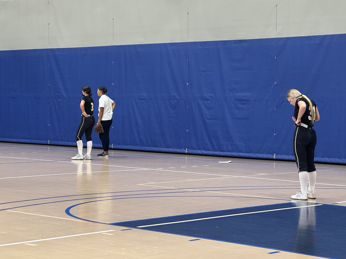 Thank you <a href="/DMACCsoftball/">DMACC SOFTBALL</a> for a great Defensive session on Sunday! I loved getting to know the team and get better! Go bears!💙