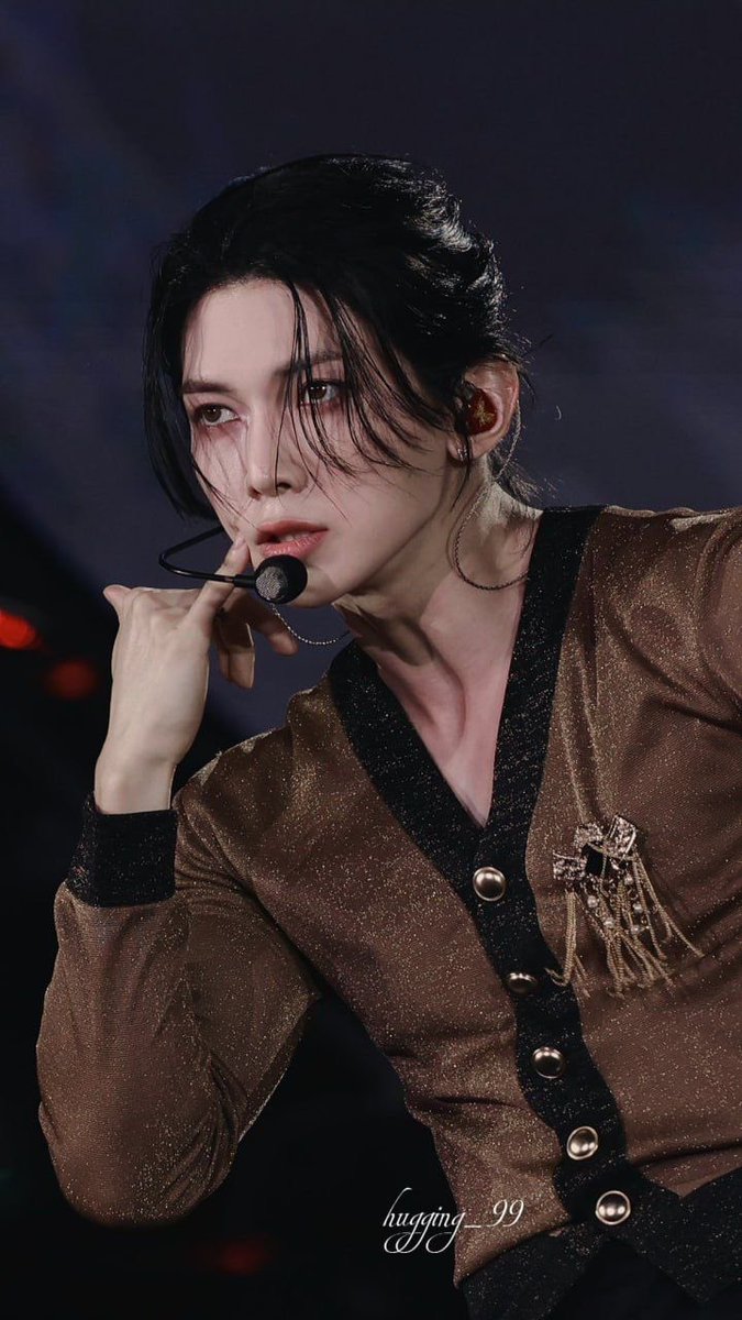 there’s something sooo captivating about whenever yeosang has that dead stare in his eyes