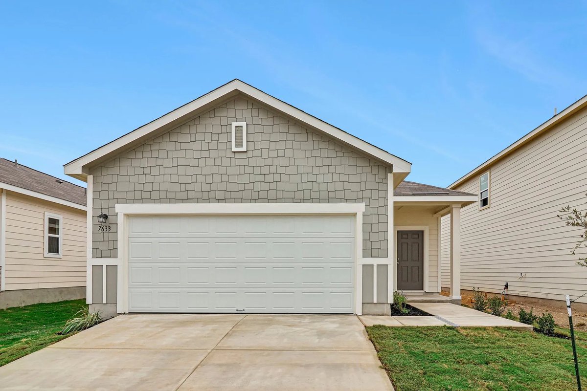 hunterfresh's tweet photo. 🏡 Homes in Alamo Ranch!
Payments starting in the $1600s for 3/2s
4–5 bedrooms at $2400 and under!

🎁 Builder Perks:
✔️ Closing costs paid
✔️ Full appliance package included
✔️ Rates as low as 3.25% 🤯🔥

Close in December, No mortgage payment until February–March!
#SanAntonio https://t.co/PCBDAmesLB