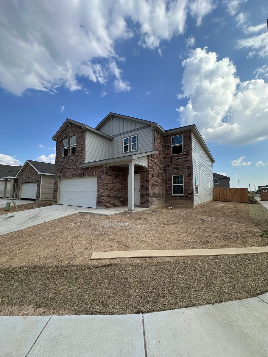 hunterfresh's tweet photo. 🏡 Homes in Alamo Ranch!
Payments starting in the $1600s for 3/2s
4–5 bedrooms at $2400 and under!

🎁 Builder Perks:
✔️ Closing costs paid
✔️ Full appliance package included
✔️ Rates as low as 3.25% 🤯🔥

Close in December, No mortgage payment until February–March!
#SanAntonio https://t.co/PCBDAmesLB