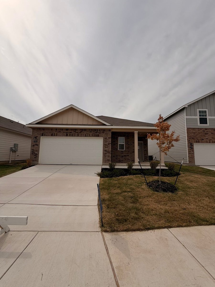 hunterfresh's tweet photo. 🏡 Homes in Alamo Ranch!
Payments starting in the $1600s for 3/2s
4–5 bedrooms at $2400 and under!

🎁 Builder Perks:
✔️ Closing costs paid
✔️ Full appliance package included
✔️ Rates as low as 3.25% 🤯🔥

Close in December, No mortgage payment until February–March!
#SanAntonio https://t.co/PCBDAmesLB
