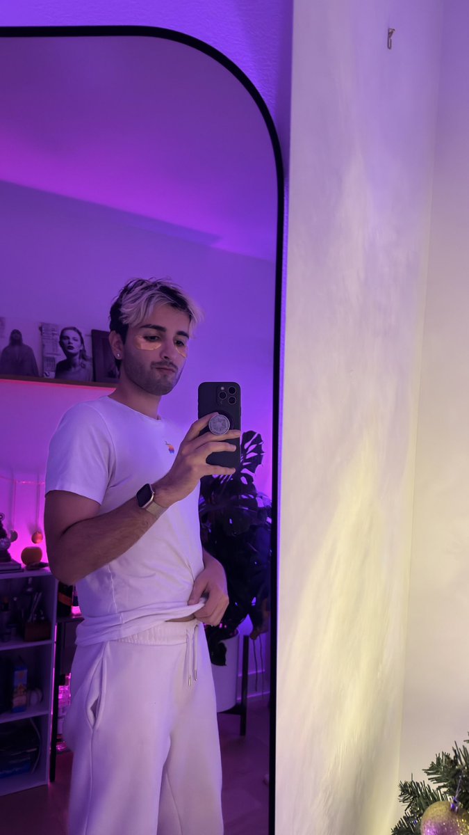 mych3micalswift's tweet image. self care day 🍼