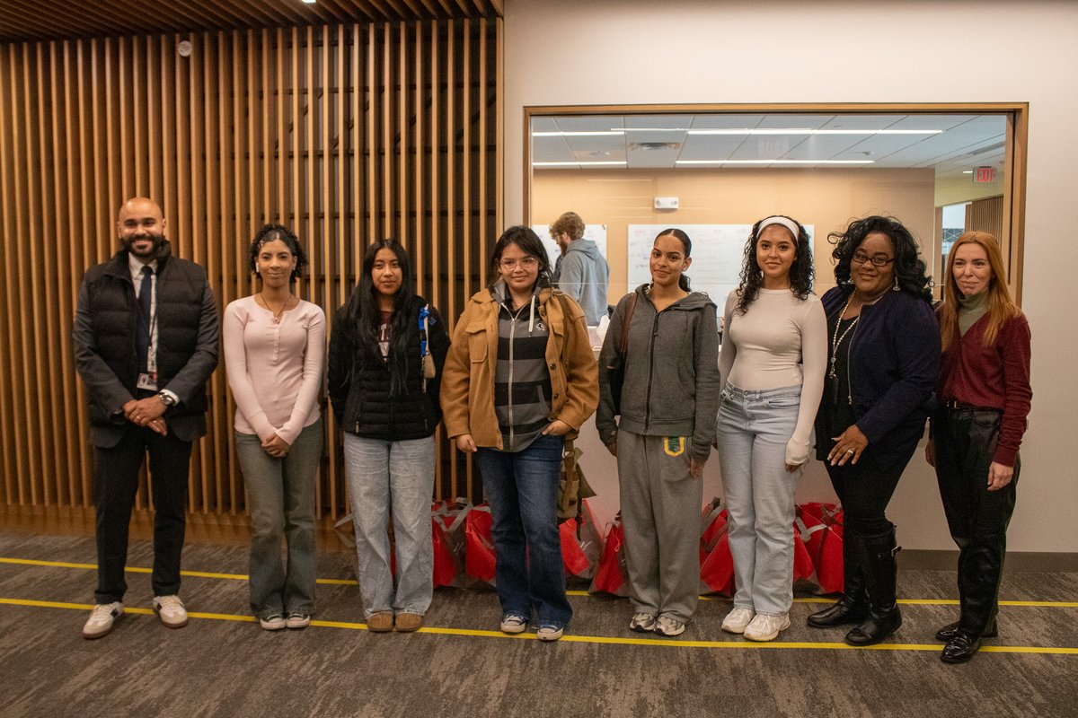 AphasiaLab's tweet image. Earlier this month, CBR welcomed a group of juniors and seniors from various local Boston Public Schools (BPS). 

While visiting, BPS students learned about four distinct research project methodologies, guided by CBR team members.

Read more: bit.ly/44ltYFA