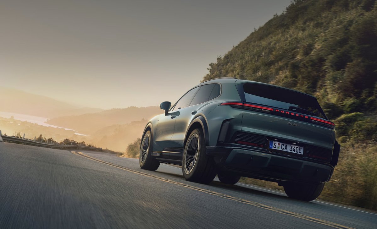 SawyerMerritt's tweet image. A fully loaded Porsche Cayenne Turbo EV costs $230,000.