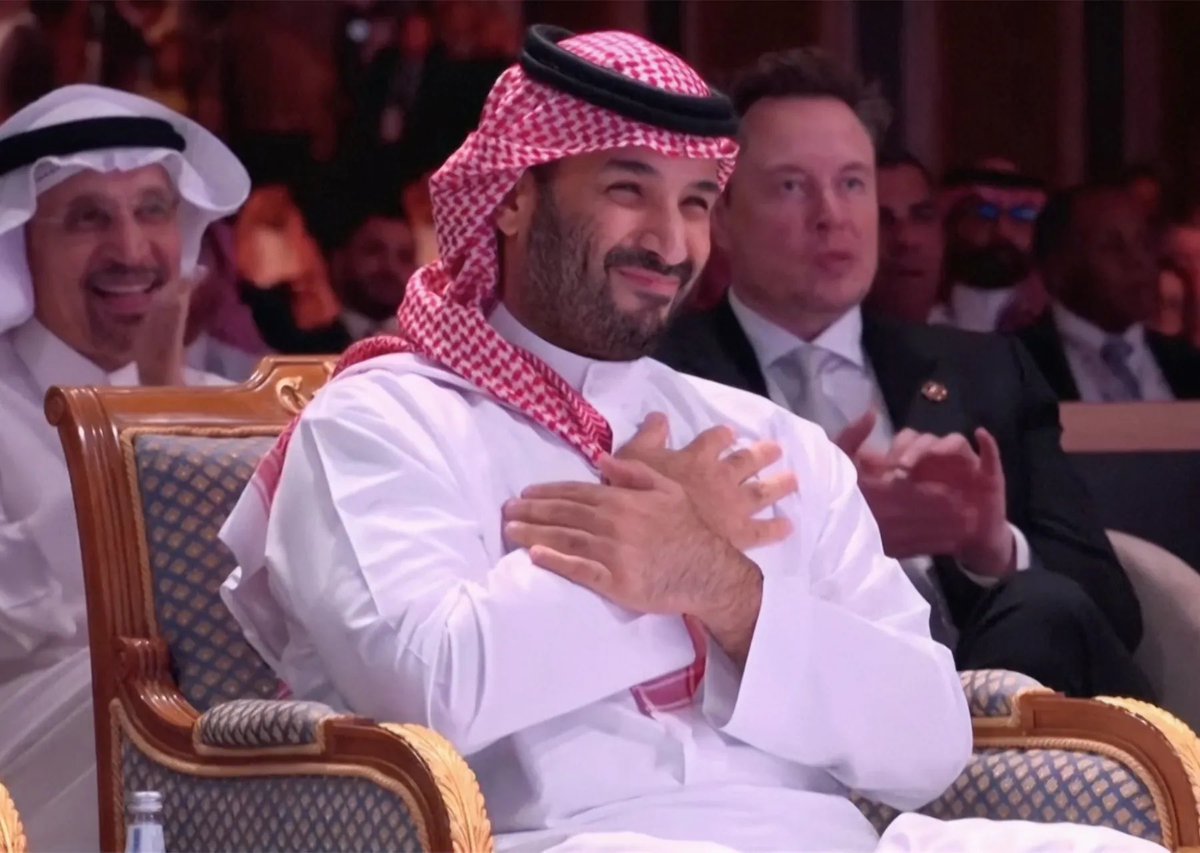 S_aleraij's tweet photo. أَتى مِنكَ السَلامُ لَنا عُموماً
وَجودُكَ جاء للشعبِ خُصوصا

فَكُنتَ كَيوسُفَ الصِدّيقِ لَمّا
تَلَقّى مِنهُ يَعقوبُ القَميصا https://t.co/e5JNio5nZf