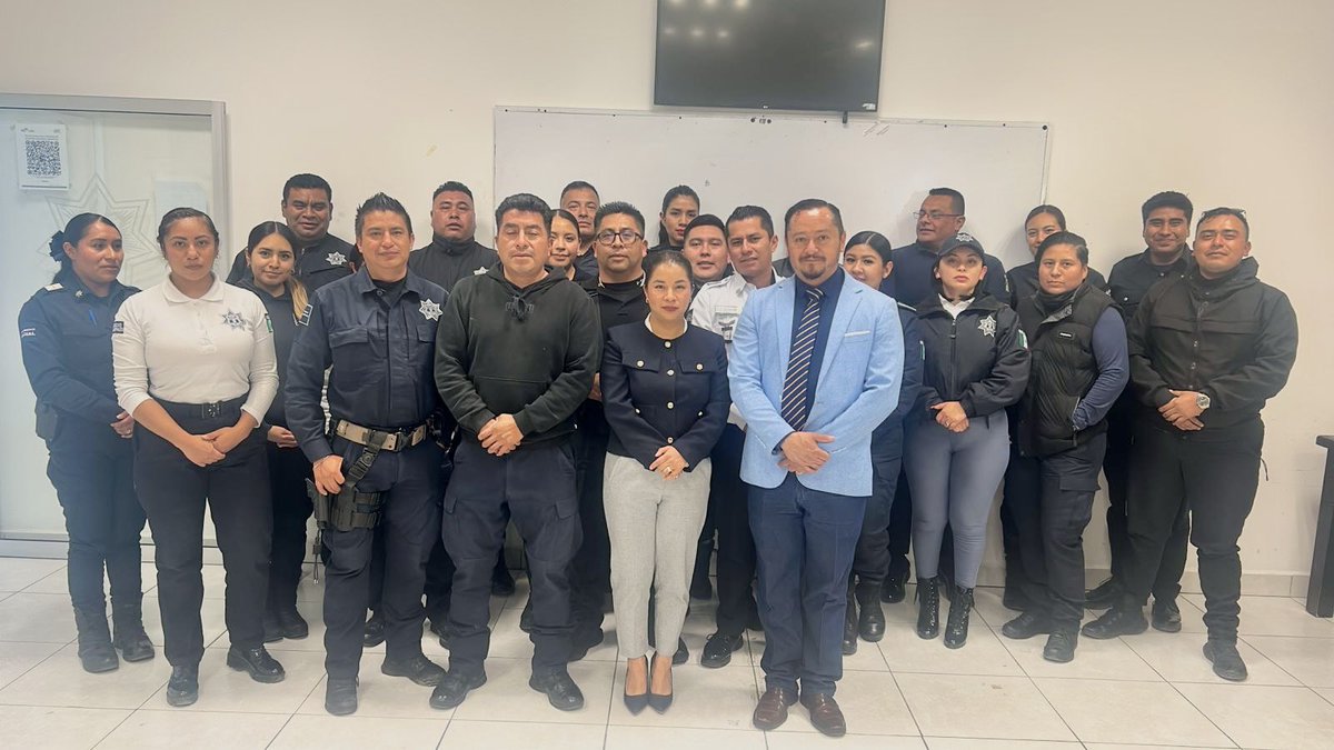SSPPCSnAndresCH's tweet image. 👮🏻👮🏻‍♀️ Impartido por la Universidad de la Policía del Estado de Sinaloa, personal de la #SSPPC participó en el taller “Justicia Cívica”.

🕊️⚖️ Se reforzó el conocimientos de los principios de paz y legalidad para mantener entornos seguros, en #SanAndrésCholula.