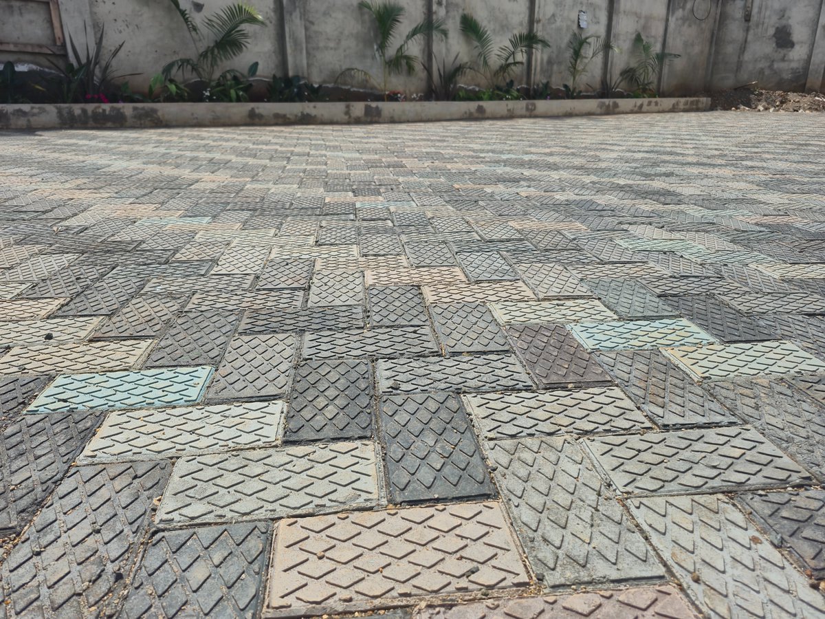 kegamor's tweet image. Pavement bricks
📌Made purely from recycled plastic.
📌5x stronger than concrete bricks.
📌Made in Kenya.