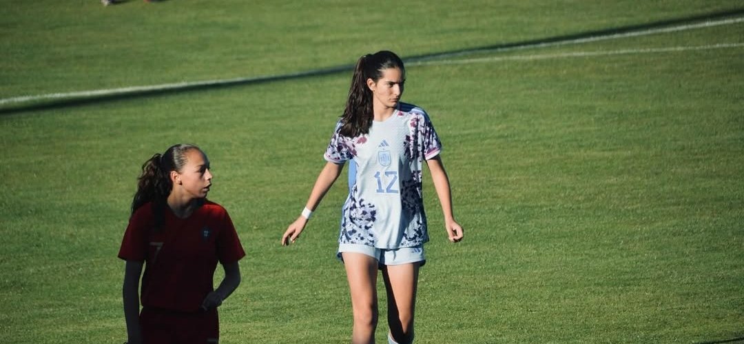 elsevillistacom's tweet image. 📋🇪🇦 Mila Martínez ofrece la convocatoria para la Ronda 1 del Europeo sub17

#️⃣ #SevillaFC #TDSDeporte #CanteraSevillaFC #SevillaFCFem #U17WEURO  

✍🏼 @Pasion_SFC_ 

🔗 elsevillista.es/2025/11/mila-m…