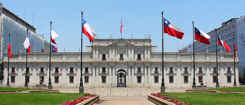 CTMIN_Chile's tweet image. Publicamos un análisis comparativo de los programas de Jara y Kast en temas clave para las y los trabajadores de la minería.
Medidas que avanzan, retrocesos y desafíos para el sector.
Lee la nota completa en ctmin.cl/ctmin-lo-que-e… 

#CTMIN #Minería #Trabajo #Elecciones2025