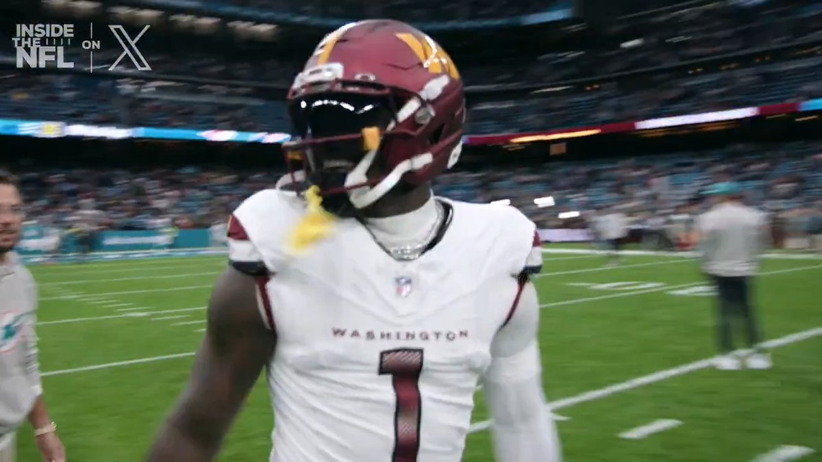 Mike McDaniel and @19problemz reunited before the game in Madrid...

Just wait for the ending 😂

@insidetheNFL Week 11 Mic'd Up on X 