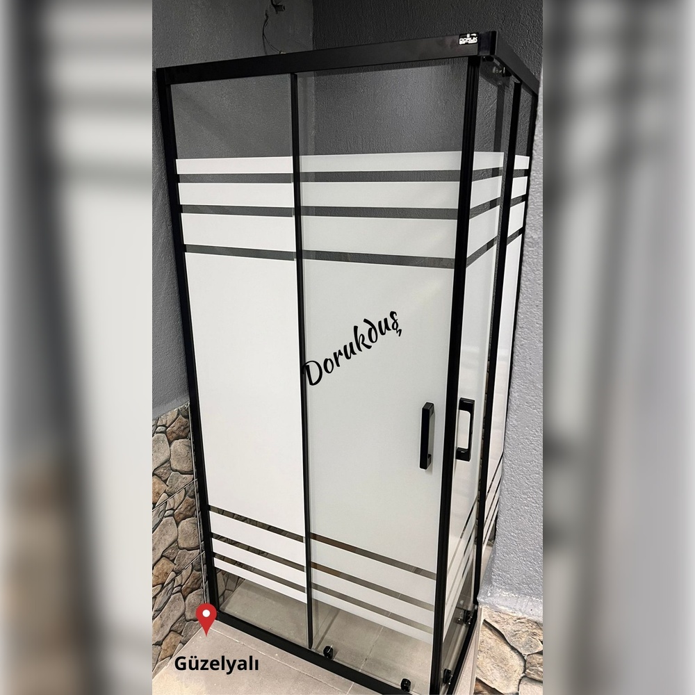 dorukdus's tweet image. Siyah profillerle çevrelenen desenli camı ile hoş bir görünüme sahip kare duşakabin modeli, kare formu ile banyo dekorasyonuna marjinal bir hava katar.

#dorukduş #dorukdus #bursa #dusakabin #bursadaduşakabin #pleksi #pivotkapı #tekne #Kumlamakabin #kumlamadesen #yerliüretim