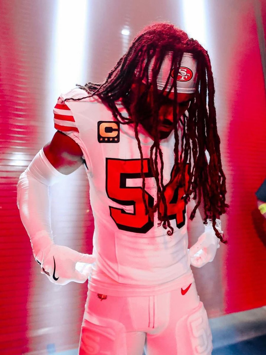 Happy Birthday Fred Warner! 🥳
#FTTB #49ers <a href="/49ers/">San Francisco 49ers</a> 🎂🎁